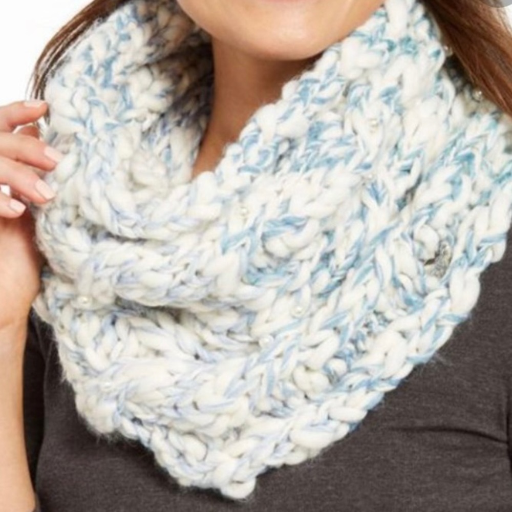 NWT Betsey Johnson Snow Digity Cowl Scarf, Pearls!
